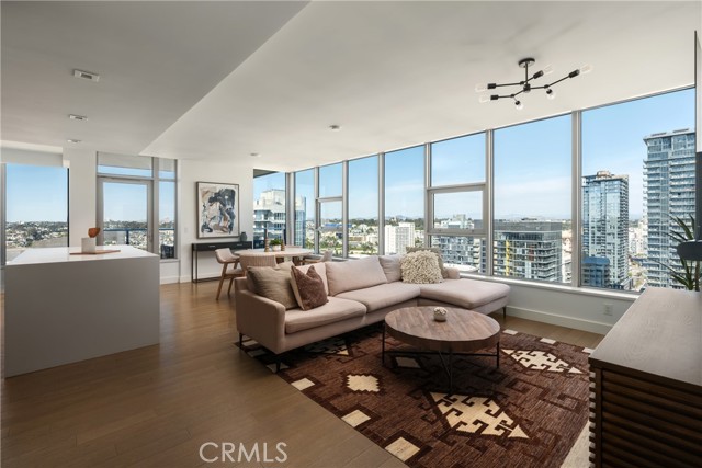 Detail Gallery Image 2 of 50 For 1388 Kettner Bld #2803,  San Diego,  CA 92101 - 2 Beds | 2 Baths