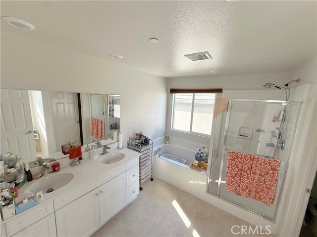 Detail Gallery Image 17 of 22 For 11645 N Delft Ln, Sylmar,  CA 91342 - 3 Beds | 3 Baths