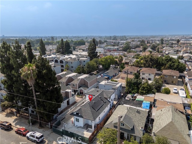 1038 E 53rd Street, Los Angeles CA: https://media.crmls.org/medias/f577160c-0da9-42c4-9936-248ee60c8901.jpg