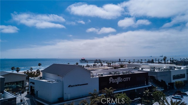 20251 Cape Coral Lane, Huntington Beach CA: https://media.crmls.org/medias/f5773335-b6d1-4bfe-9d26-c9044f2079d5.jpg