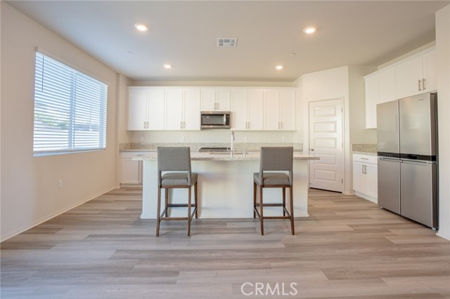 Detail Gallery Image 13 of 30 For 19536 Hanging Rock Rd., Lake Elsinore,  CA 92532 - 4 Beds | 3 Baths