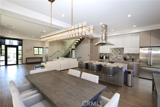 Detail Gallery Image 4 of 20 For 18703 Redwing St, Tarzana,  CA 91356 - 3 Beds | 2/1 Baths