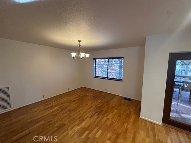 Detail Gallery Image 5 of 18 For 5339 Desert View Ct, Wrightwood,  CA 92397 - 3 Beds | 2/1 Baths