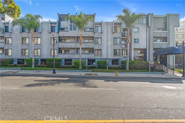 Detail Gallery Image 1 of 28 For 1940 N Highland Ave #75,  Los Angeles,  CA 90068 - 3 Beds | 2/1 Baths