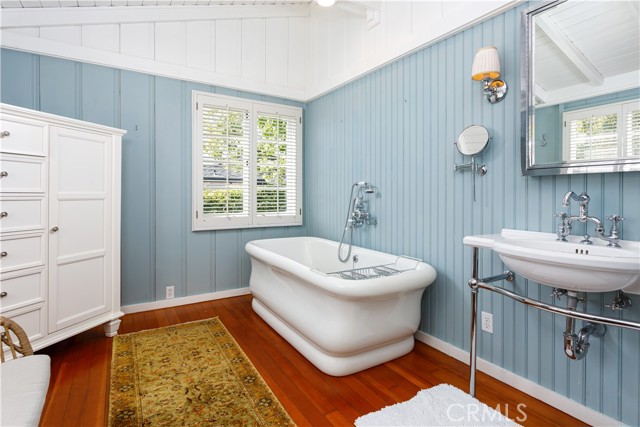 1215 Brangwyn Way, Laguna Beach CA: https://media.crmls.org/medias/f5793b62-dca8-4b52-926f-782bb2576641.jpg