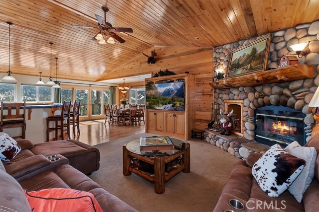 Detail Gallery Image 7 of 75 For 42545 Pegasus, Big Bear Lake,  CA 92315 - 5 Beds | 4 Baths