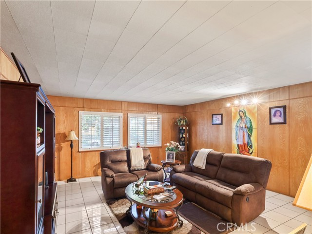 8651 Ranchito Avenue, Panorama City CA: https://media.crmls.org/medias/f57956b0-5402-41e1-ba12-b31210bfcc60.jpg