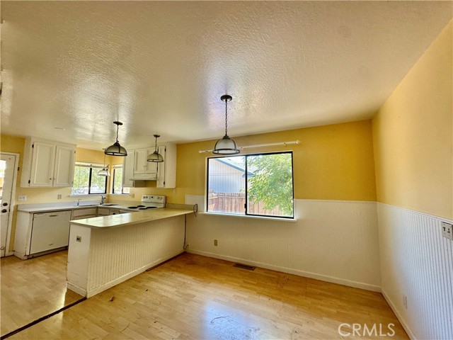 Detail Gallery Image 5 of 23 For 19223 Stonegate Rd, Hidden Valley Lake,  CA 95467 - 3 Beds | 2 Baths