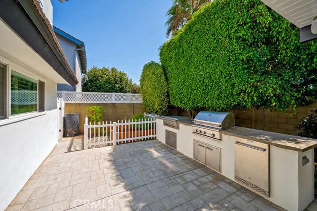 9572 Indian Wells Circle, Huntington Beach CA: https://media.crmls.org/medias/f579c4d9-debe-451e-8e3f-73712e48c018.jpg