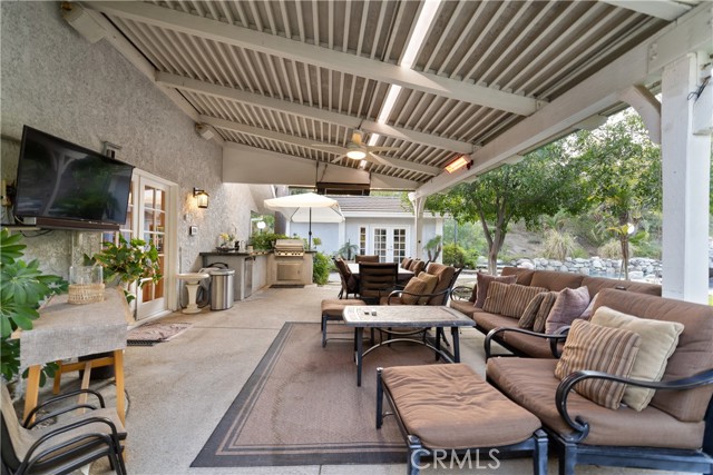 6011 Paseo La Vista, Woodland Hills CA: https://media.crmls.org/medias/f57a09aa-c49c-438f-8c6e-696d27d8bb65.jpg