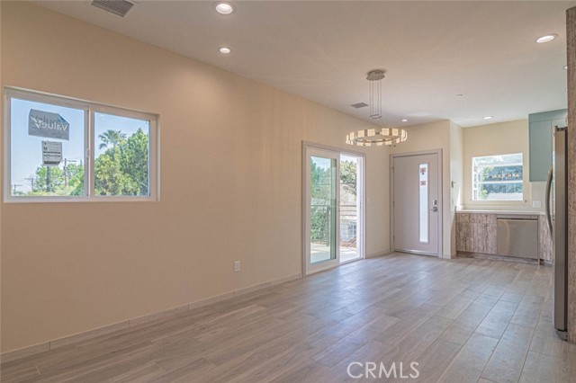 Detail Gallery Image 27 of 50 For 18748 Collins St, Tarzana,  CA 91356 - 4 Beds | 3 Baths