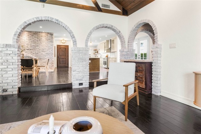 Detail Gallery Image 38 of 74 For 2950 N Lincoln St, Burbank,  CA 91504 - 3 Beds | 2 Baths