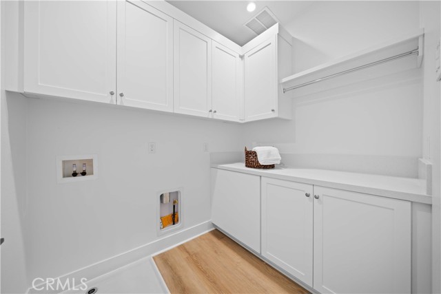 114 eversedge, Irvine CA: https://media.crmls.org/medias/f57b5673-0e5b-4f72-9881-cd385621b43c.jpg