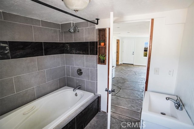 Detail Gallery Image 11 of 21 For 35225 Small Rd, Palmdale,  CA 93550 - 4 Beds | 2/1 Baths