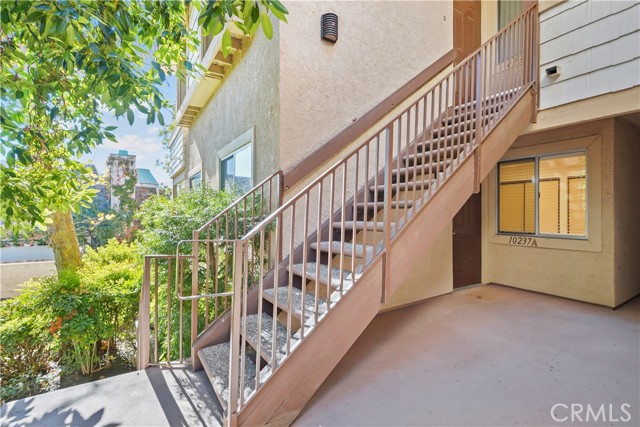 Detail Gallery Image 5 of 35 For 10237 De Soto, Chatsworth,  CA 91311 - 2 Beds | 2 Baths