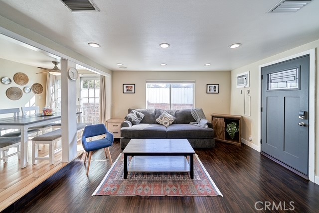 4117 E Theresa Street, Long Beach CA: https://media.crmls.org/medias/f57e4b23-4a72-4d0c-9c89-dbe1a24c692f.jpg