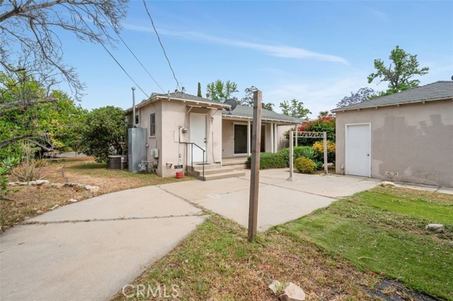 9933 Norwich Avenue, Mission Hills (San Fernando) CA: https://media.crmls.org/medias/f57ea65f-54e2-491c-b1b2-7c7d058330d7.jpg