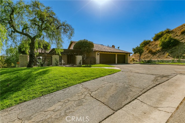 Detail Gallery Image 1 of 38 For 652 Robin Glen Dr, Glendale,  CA 91202 - 4 Beds | 5 Baths