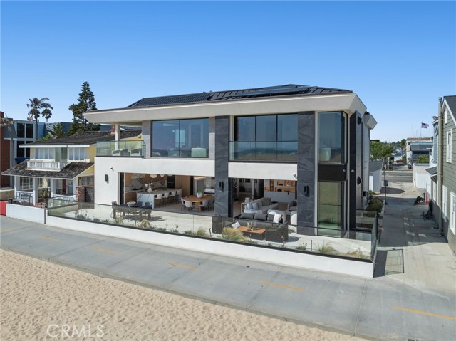 706 W Oceanfront, Newport Beach CA: https://media.crmls.org/medias/f580b6d7-a0c1-4c88-bfc7-7f419d8a9e7a.jpg