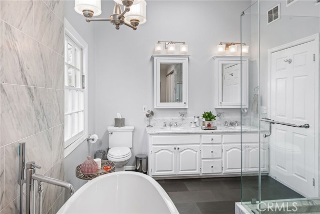4323 Laurelgrove Avenue, Studio City CA: https://media.crmls.org/medias/f580d236-0990-4377-94b2-575f84856df5.jpg