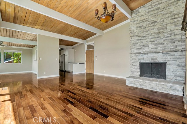 Detail Gallery Image 11 of 32 For 5102 Medina Rd, Woodland Hills,  CA 91364 - 2 Beds | 2 Baths