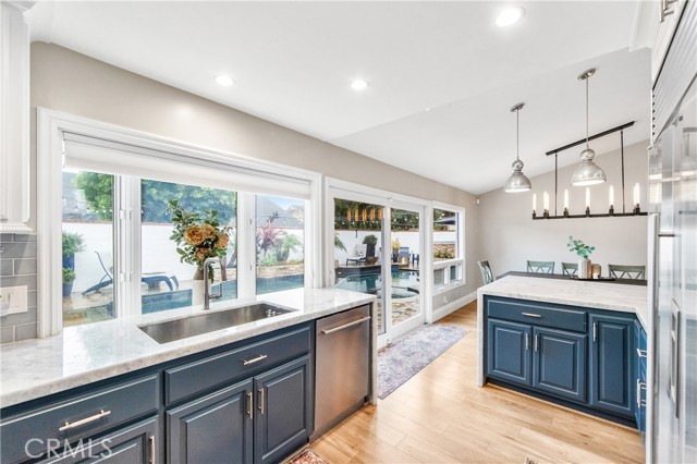 Detail Gallery Image 9 of 61 For 5522 Mossvale Cir, Huntington Beach,  CA 92649 - 4 Beds | 3 Baths