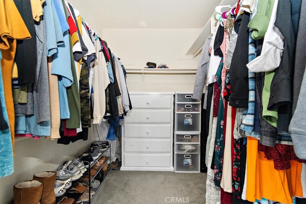 https://media.crmls.org/medias/f582f905-71aa-4e13-ae42-976a00b37e49.jpg?preset=X-Large