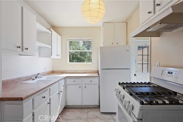 Detail Gallery Image 10 of 23 For 5940 Cedros Ave, Van Nuys,  CA 91411 - 2 Beds | 1 Baths