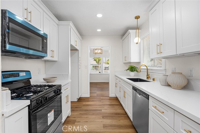 121 Myrtle Street, Bakersfield CA: https://media.crmls.org/medias/f5830e2d-59e1-41e9-b741-d2ba1e0870a7.jpg