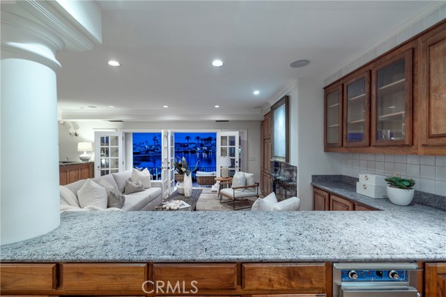 Detail Gallery Image 14 of 54 For 339 via Lido Soud, Newport Beach,  CA 92663 - 4 Beds | 4 Baths