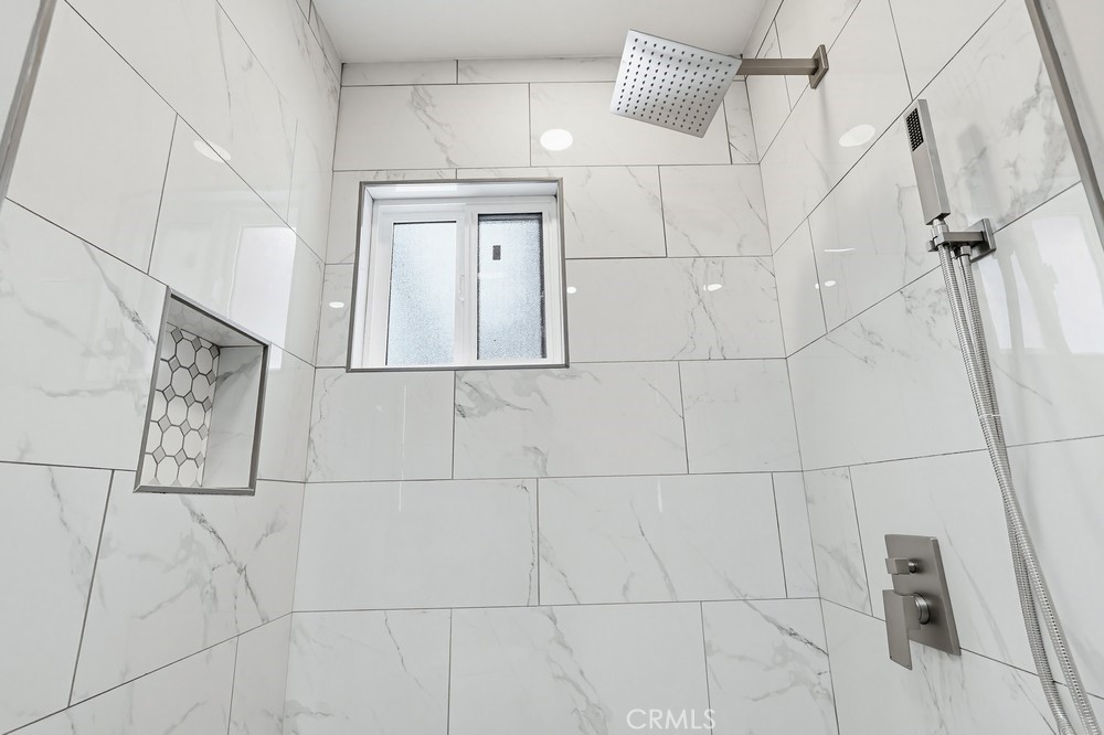 https://media.crmls.org/medias/f583ebb0-cfe8-43e3-a709-eaceedbf2a11.jpg?preset=X-Large