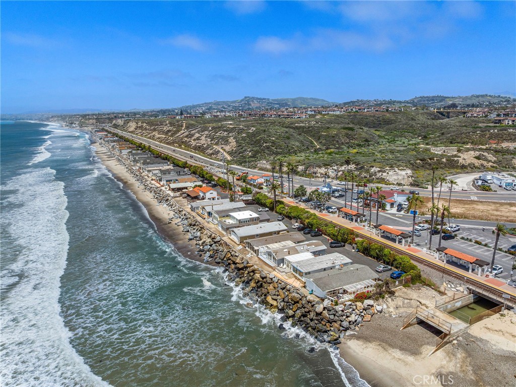 https://media.crmls.org/medias/f5844075-32b4-4856-b21b-e2f8fc56124c.jpg?preset=X-Large