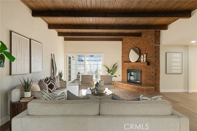 Detail Gallery Image 3 of 28 For 13601 Carrol Way, Tustin,  CA 92870 - 4 Beds | 2/1 Baths