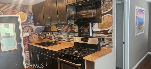 Detail Gallery Image 5 of 29 For 8811 Canoga Ave #120,  Canoga Park,  CA 91304 - 2 Beds | 1 Baths