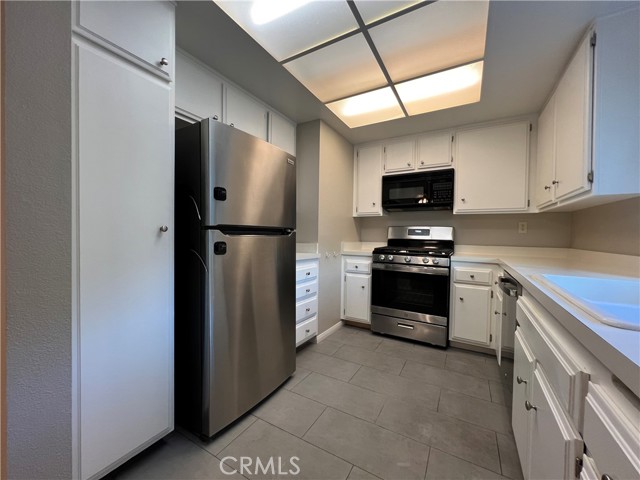 Detail Gallery Image 10 of 17 For 8777 Tulare Dr 411a,  Huntington Beach,  CA 92646 - 2 Beds | 2 Baths
