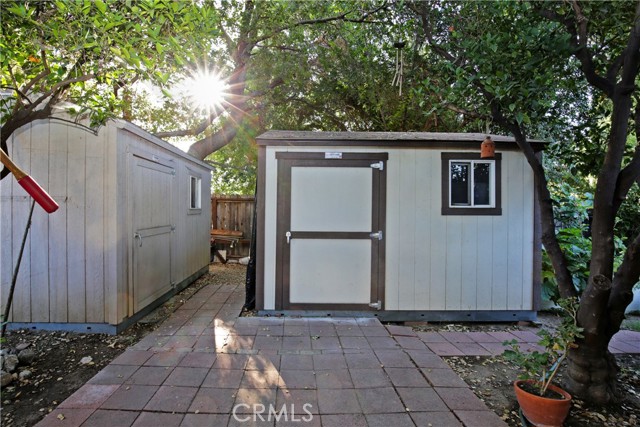 404 N Vinedo Avenue, Pasadena CA: https://media.crmls.org/medias/f5869de1-2ee2-41d8-9074-a3183ba74118.jpg