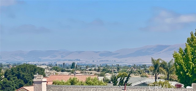2942 Stardust Court, Santa Maria CA: https://media.crmls.org/medias/f587f266-9226-4512-8967-3ae73ff8e542.jpg