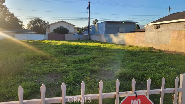 227 N Azusa Avenue, Azusa CA: https://media.crmls.org/medias/f588b635-e6c9-4556-8349-c3f77d400b38.jpg