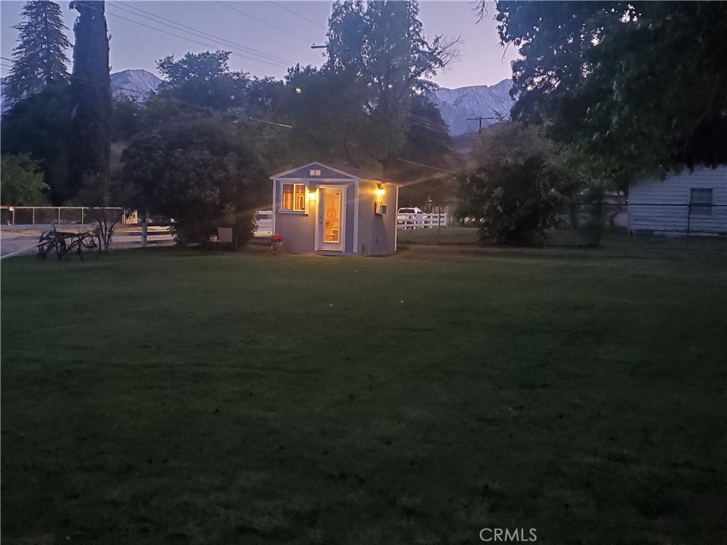https://media.crmls.org/medias/f588ed10-61d9-4c65-893a-806e40aa648c.jpg?preset=X-Large