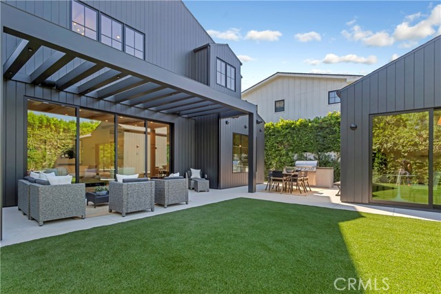 4239 Rhodes Avenue, Studio City CA: https://media.crmls.org/medias/f5890336-a3f0-4b7f-a566-8cc1542ae007.jpg