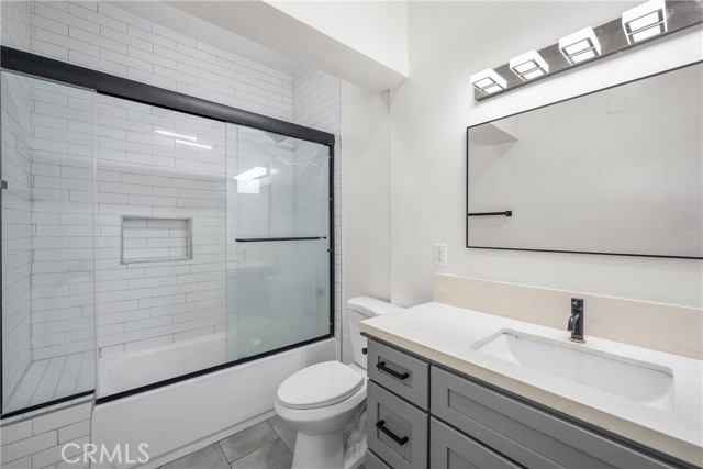Detail Gallery Image 10 of 25 For 2823 W 8th St, Los Angeles,  CA 90005 - 4 Beds | 2/1 Baths