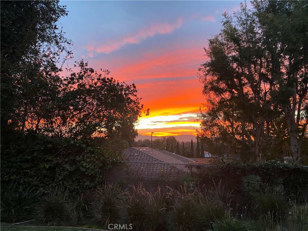 https://media.crmls.org/medias/f58a0fcd-b0cf-4876-b36f-8c03188048b6.jpg?preset=X-Large