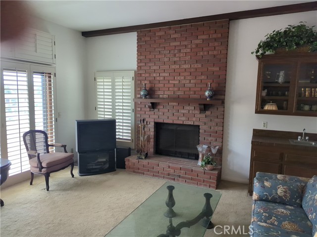 Detail Gallery Image 6 of 22 For 100 S Lucia Ave #1,  Redondo Beach,  CA 90277 - 3 Beds | 3 Baths