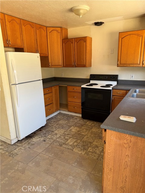 Detail Gallery Image 3 of 7 For 15474 Highlands Harbor Rd, Clearlake,  CA 95422 - 2 Beds | 1 Baths