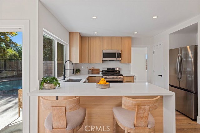 Detail Gallery Image 13 of 38 For 28218 Oaklar Dr, Saugus,  CA 91350 - 4 Beds | 3 Baths