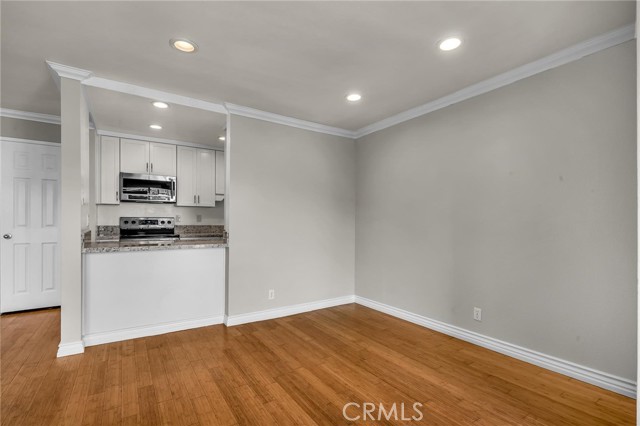 Detail Gallery Image 6 of 30 For 649 S Prospect #103,  Redondo Beach,  CA 90277 - 2 Beds | 2 Baths