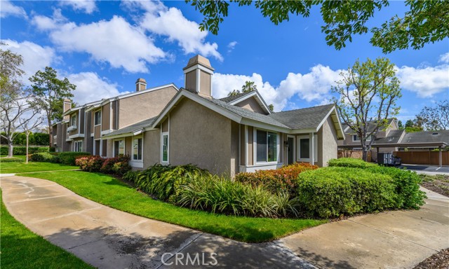 Detail Gallery Image 3 of 32 For 2 Hollowglen #7,  Irvine,  CA 92604 - 3 Beds | 2/1 Baths