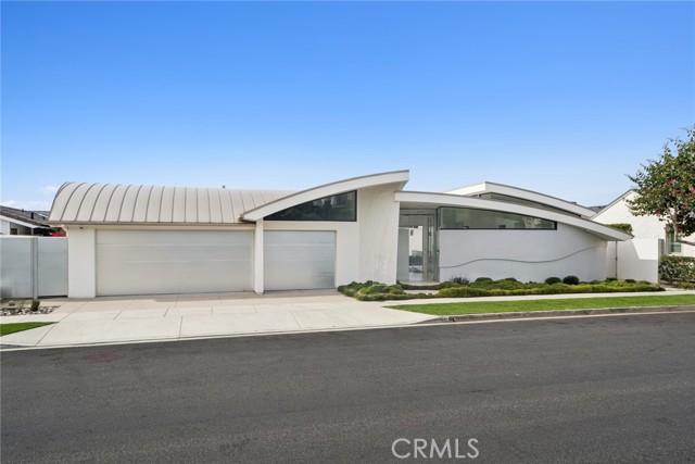 Detail Gallery Image 2 of 62 For 4607 Perham, Corona Del Mar,  CA 92625 - 4 Beds | 6/1 Baths