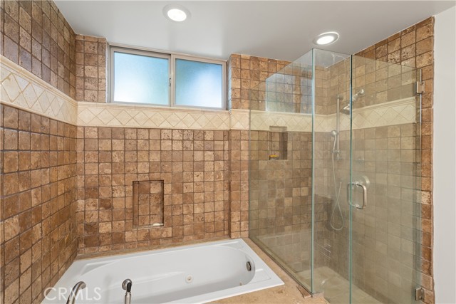 Detail Gallery Image 21 of 28 For 11280 La Maida St #302,  North Hollywood,  CA 91601 - 3 Beds | 2/1 Baths