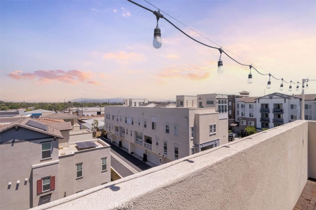 658 S Motif Street